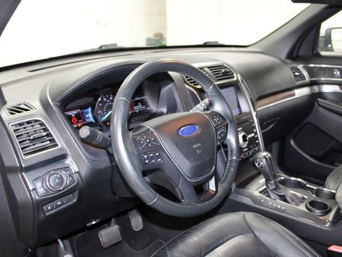 Used 2019 Ford Explorer Limited w/ Class III Trailer Tow Package image 19