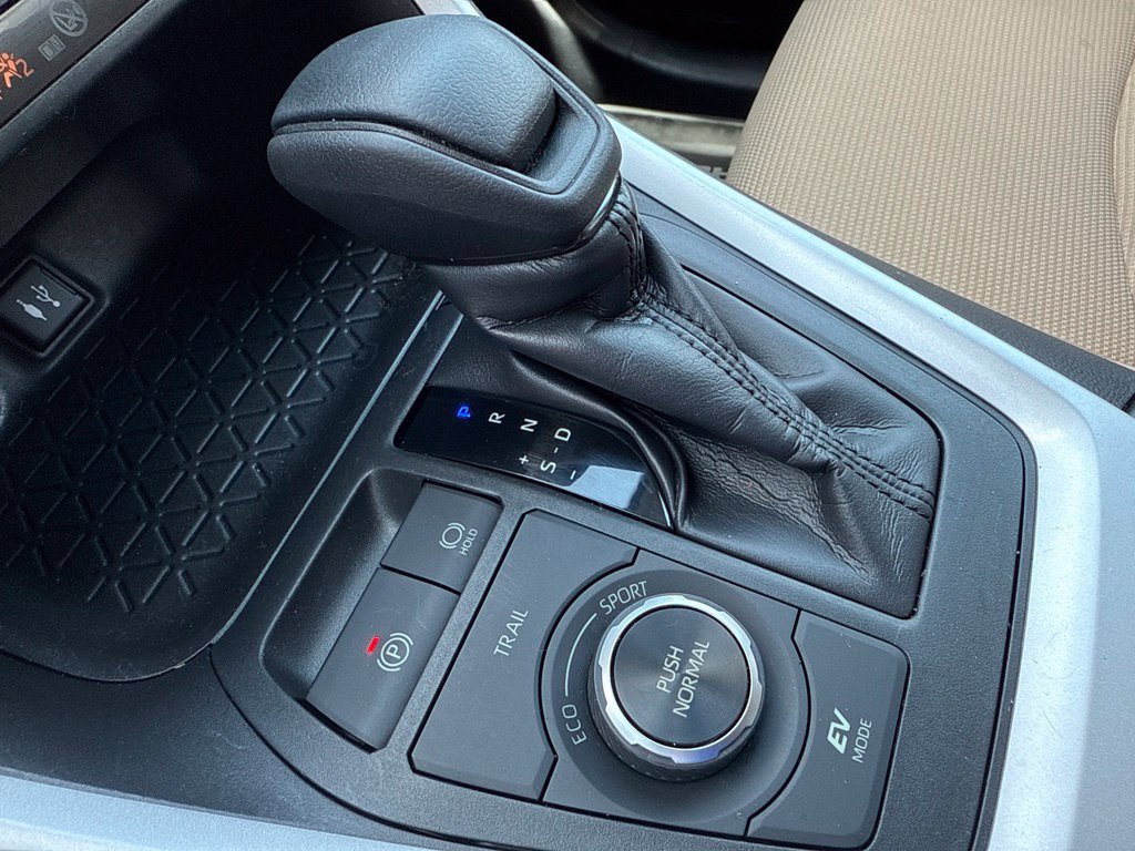 Used 2019 Toyota RAV4 LE w/ Carpet Mat Package AWD/4WD image 34