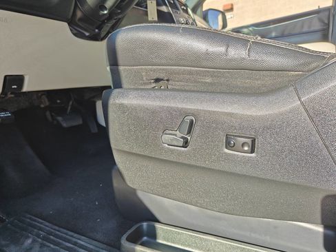 Used 2017 Dodge Grand Caravan SXT image 16