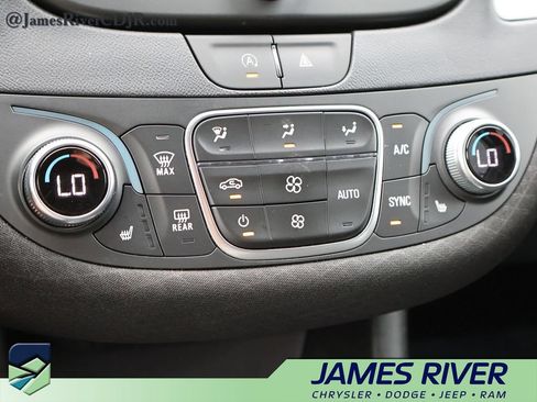 Used 2024 Chevrolet Malibu LT FWD image 32