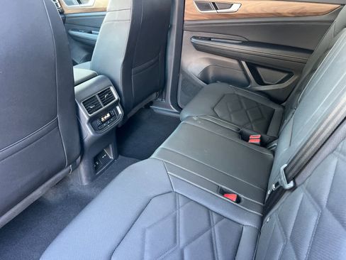 Used 2025 Volkswagen Atlas SE image 5