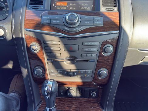 Used 2020 Nissan Armada Platinum w/ Interior Lighting Package image 29