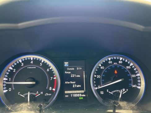 Used 2018 Toyota Highlander XLE AWD/4WD image 11