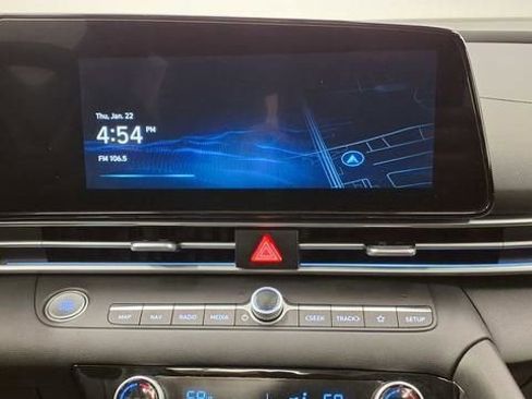 Used 2025 Hyundai Elantra SEL image 28