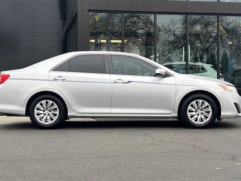 Used 2013 Toyota Camry LE image 4