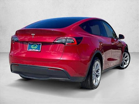 Used 2022 Tesla Model Y Long Range AWD/4WD image 2