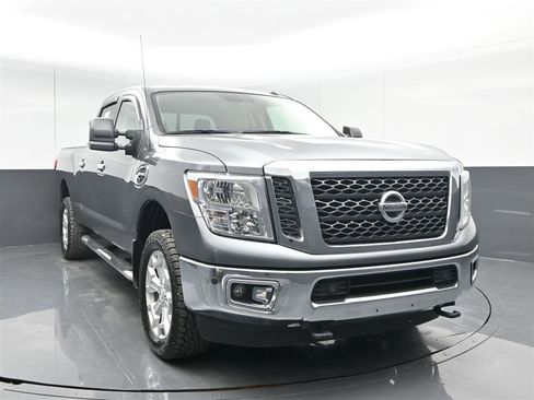 Used 2016 Nissan Titan SV image 1