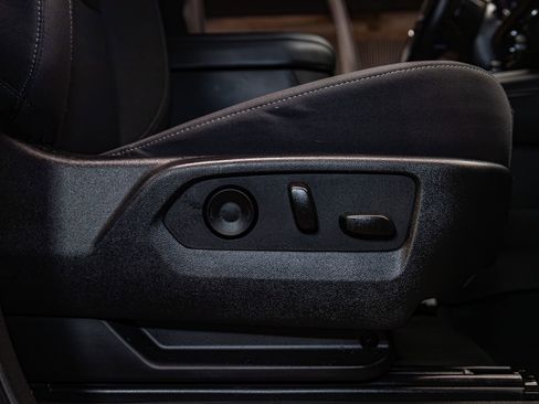 Used 2025 Chevrolet Tahoe LS image 27