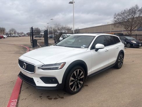 Used 2021 Volvo V60 T5 Cross Country w/ Climate Package image 1