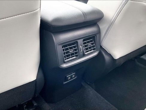 Used 2020 Toyota RAV4 Limited image 12