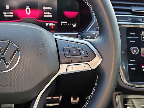 Certified 2023 Volkswagen Tiguan SE R-Line image 18