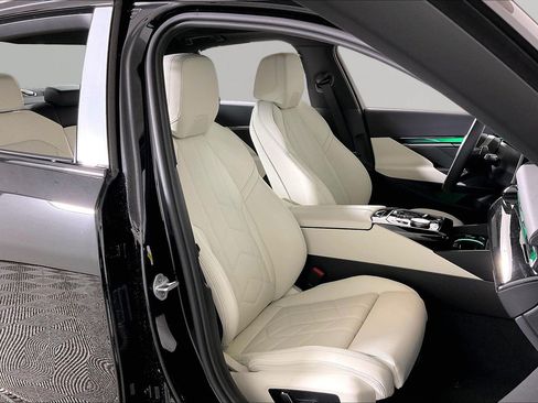 New 2027 BMW 550e xDrive w/ Premium Package AWD/4WD image 15