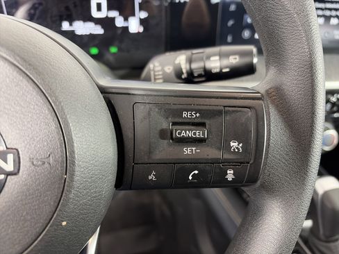 Used 2025 Nissan Kicks SV AWD/4WD image 32