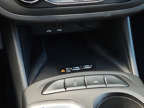 Used 2024 Buick Envista Preferred w/ Convenience II Package FWD image 23