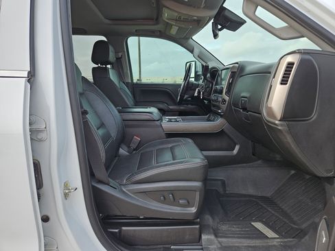 Used 2019 GMC Sierra 3500 Denali w/ Duramax Plus Package image 27