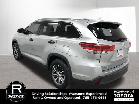 Used 2019 Toyota Highlander XLE AWD/4WD image 4