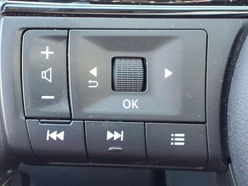 Used 2023 Nissan Rogue SL w/ SL Premium Package image 18