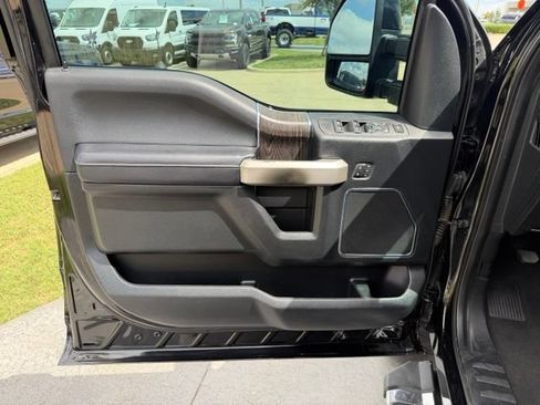 Used 2021 Ford F250 Lariat w/ Lariat Value Package AWD/4WD image 8