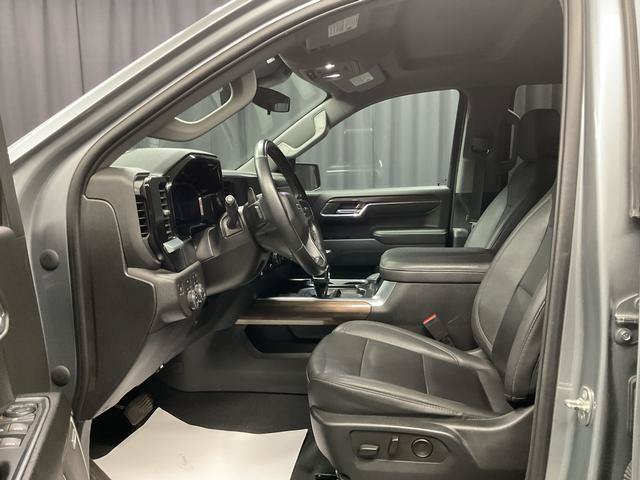 Used 2023 Chevrolet Silverado 1500 RST w/ Redline Edition AWD/4WD image 7
