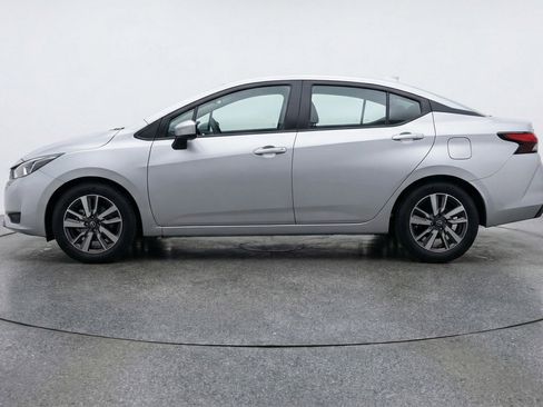 Used 2025 Nissan Versa SV FWD image 5
