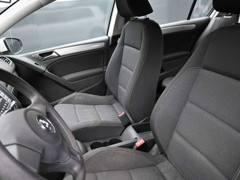 Used 2010 Volkswagen Golf 4-Door FWD image 12