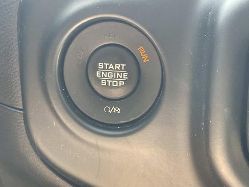Used 2020 Jeep Wrangler Unlimited Sahara AWD/4WD image 16