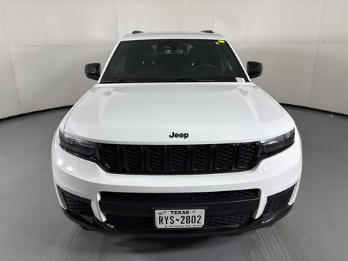 Used 2022 Jeep Grand Cherokee L Laredo RWD image 3