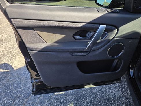 Used 2020 Land Rover Discovery Sport SE image 10