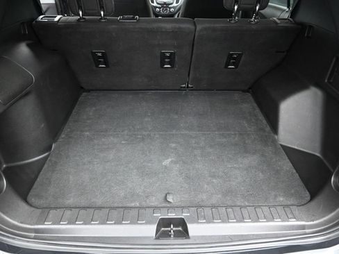 Used 2019 Chevrolet Equinox LT FWD image 16