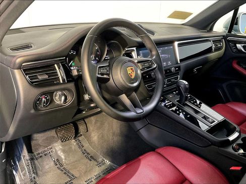 Certified 2023 Porsche Macan AWD/4WD image 4