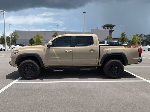 Used 2018 Toyota Tacoma TRD Off-Road AWD/4WD image 4