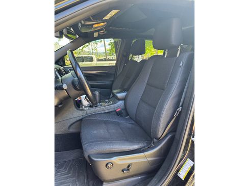 Used 2018 Jeep Grand Cherokee Laredo AWD/4WD image 4