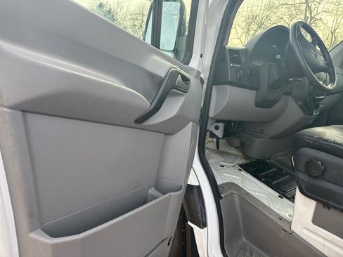Used 2013 Mercedes-Benz Sprinter 2500 image 13