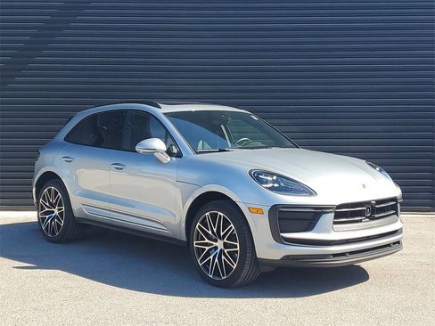 Used 2025 Porsche Macan image 9