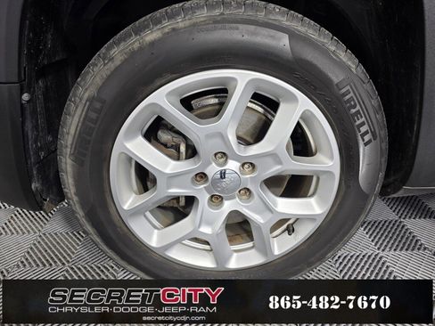 Used 2015 Jeep Renegade Latitude image 9