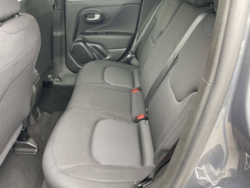 Used 2023 Jeep Renegade Latitude AWD/4WD image 16