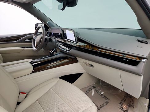 Used 2023 Cadillac Escalade ESV Sport Platinum w/ LPO, ONYX Package image 28