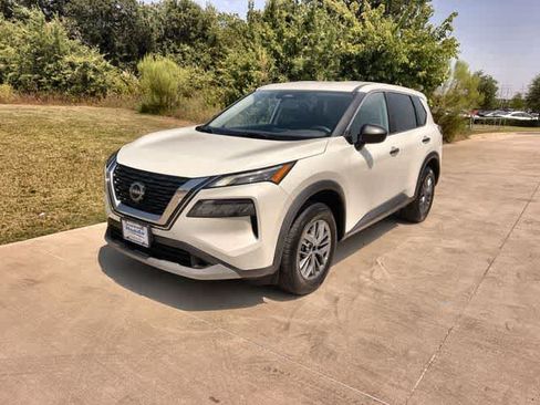 Used 2023 Nissan Rogue S AWD/4WD image 2