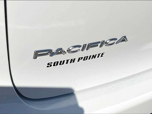 New 2026 Chrysler Pacifica Pinnacle image 15