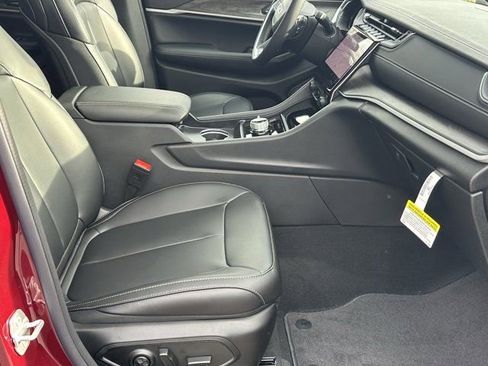 New 2025 Jeep Grand Cherokee Limited image 15