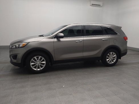 Used 2018 Kia Sorento LX image 2