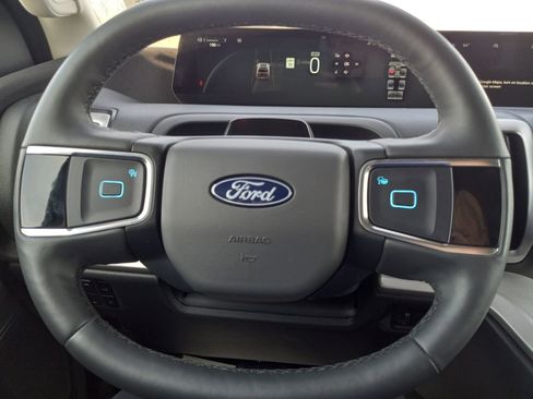 Used 2025 Ford Expedition Active AWD/4WD image 21