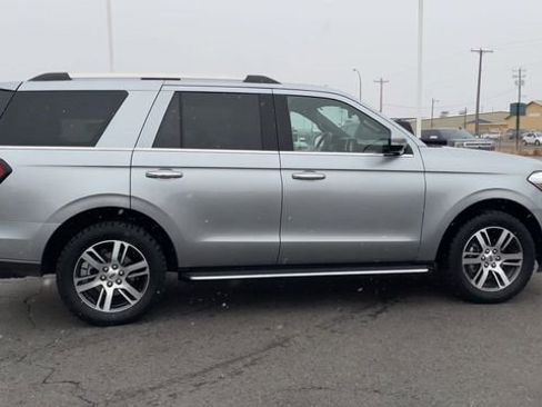 Used 2023 Ford Expedition Limited image 2