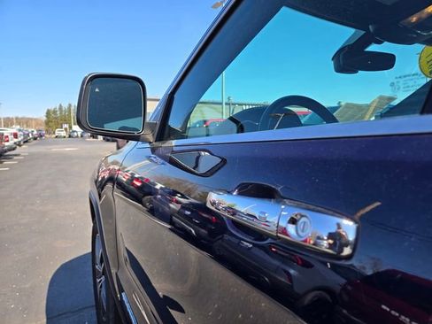 Used 2017 Jeep Grand Cherokee Limited image 41