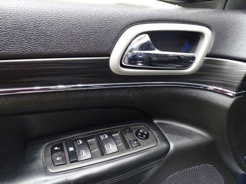 Used 2021 Jeep Grand Cherokee Limited image 19