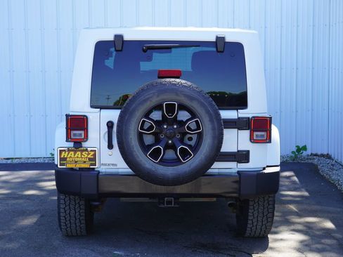 Used 2018 Jeep Wrangler Unlimited Sahara AWD/4WD image 5