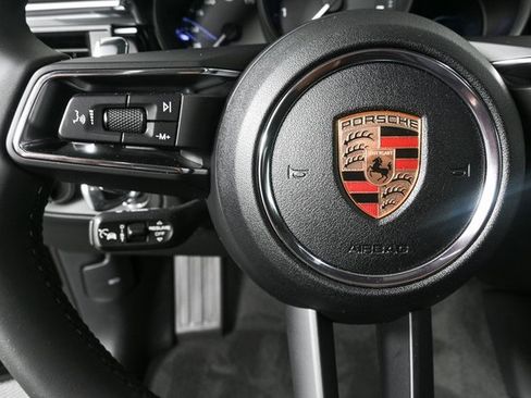 Used 2025 Porsche Macan image 10