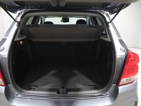 Used 2020 Chevrolet Trax LT w/ LT Convenience Package AWD/4WD image 4
