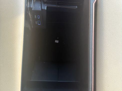 Used 2024 Toyota Sienna XLE w/ XLE Plus Package FWD image 17