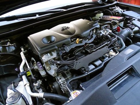 Used 2022 Toyota Camry SE FWD image 16